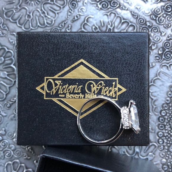 VICTORIA WIECK RING size 6.5 - Picture 2 of 3